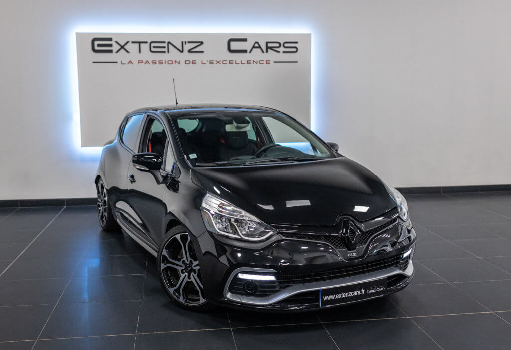 RENAULT CLIO renault-clio-4-rs-trophy-220-edc-rs-monitor-pack-city-antenne- requin-logo-noir Used - the parking